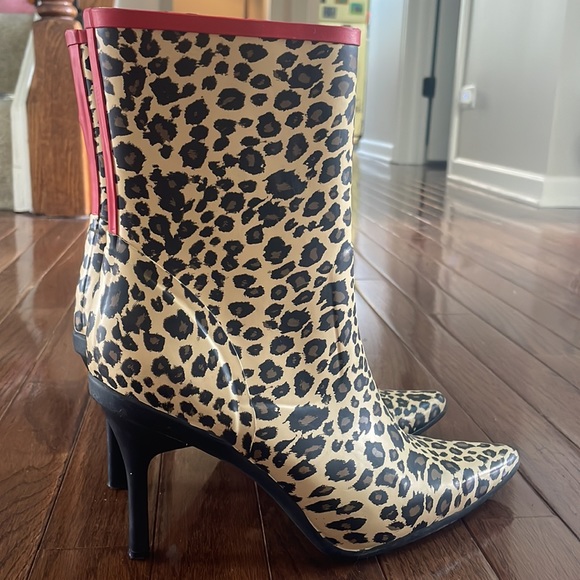 Wild Pair Rain Boots Size 7.5 - Picture 2 of 5